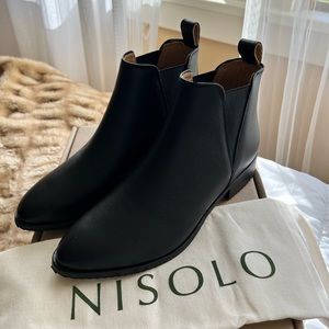Black Chelsea boots for any outfit!